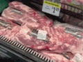 客观来看，中国猪肉贵的问题还是人多猪少造成的。