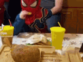 蜘蛛侠是怎样吃饼干的