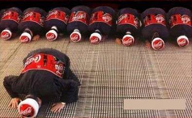 恶搞可口可乐制服国外爆笑图片