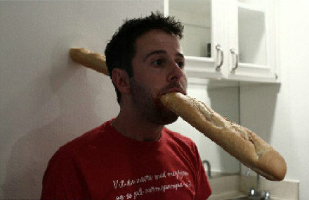 恶搞法式长面包创意新用途爆笑图片