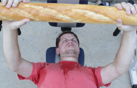 恶搞法式长面包创意新用途爆笑图片